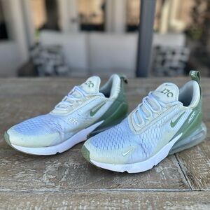 Women’s Nike Air Max 270 - 9.5